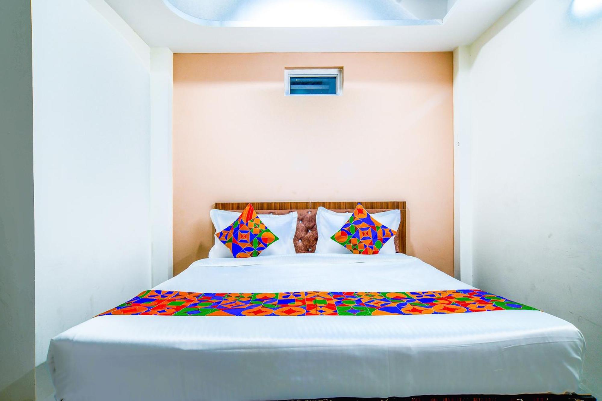 Hotel O Regal Indore Esterno foto