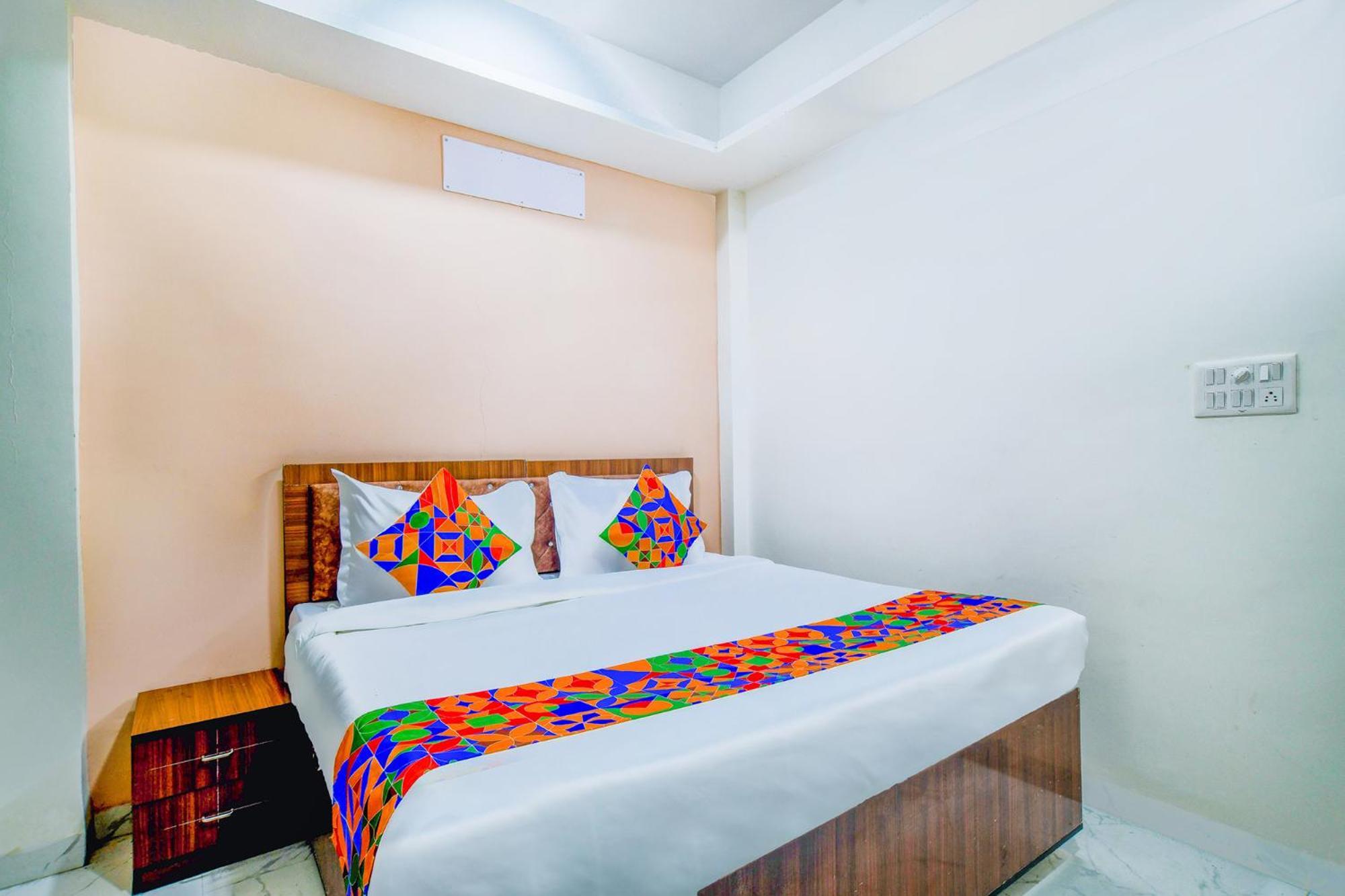 Hotel O Regal Indore Esterno foto