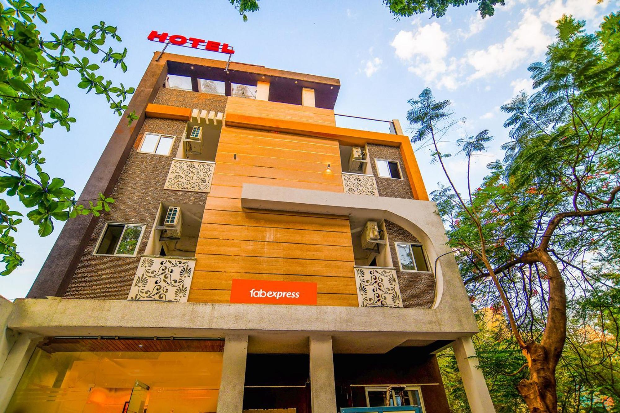 Hotel O Regal Indore Esterno foto