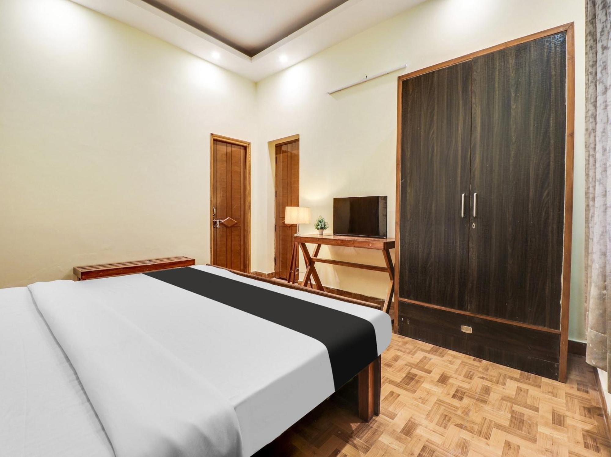 Hotel O Regal Indore Esterno foto