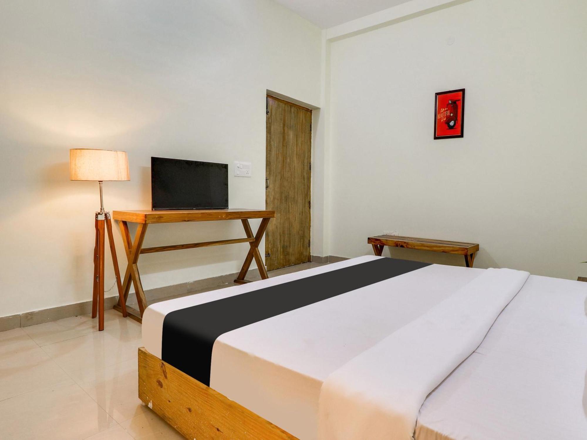 Hotel O Regal Indore Esterno foto