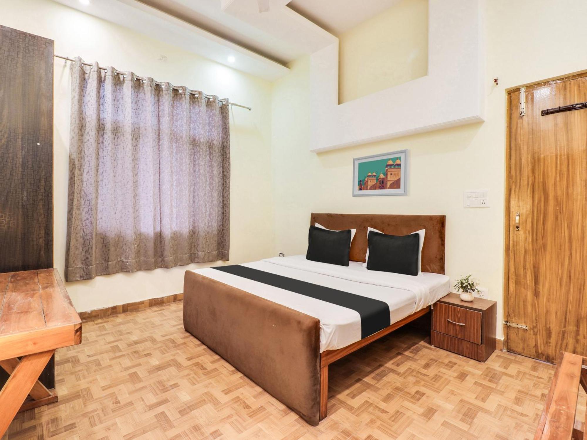 Hotel O Regal Indore Esterno foto