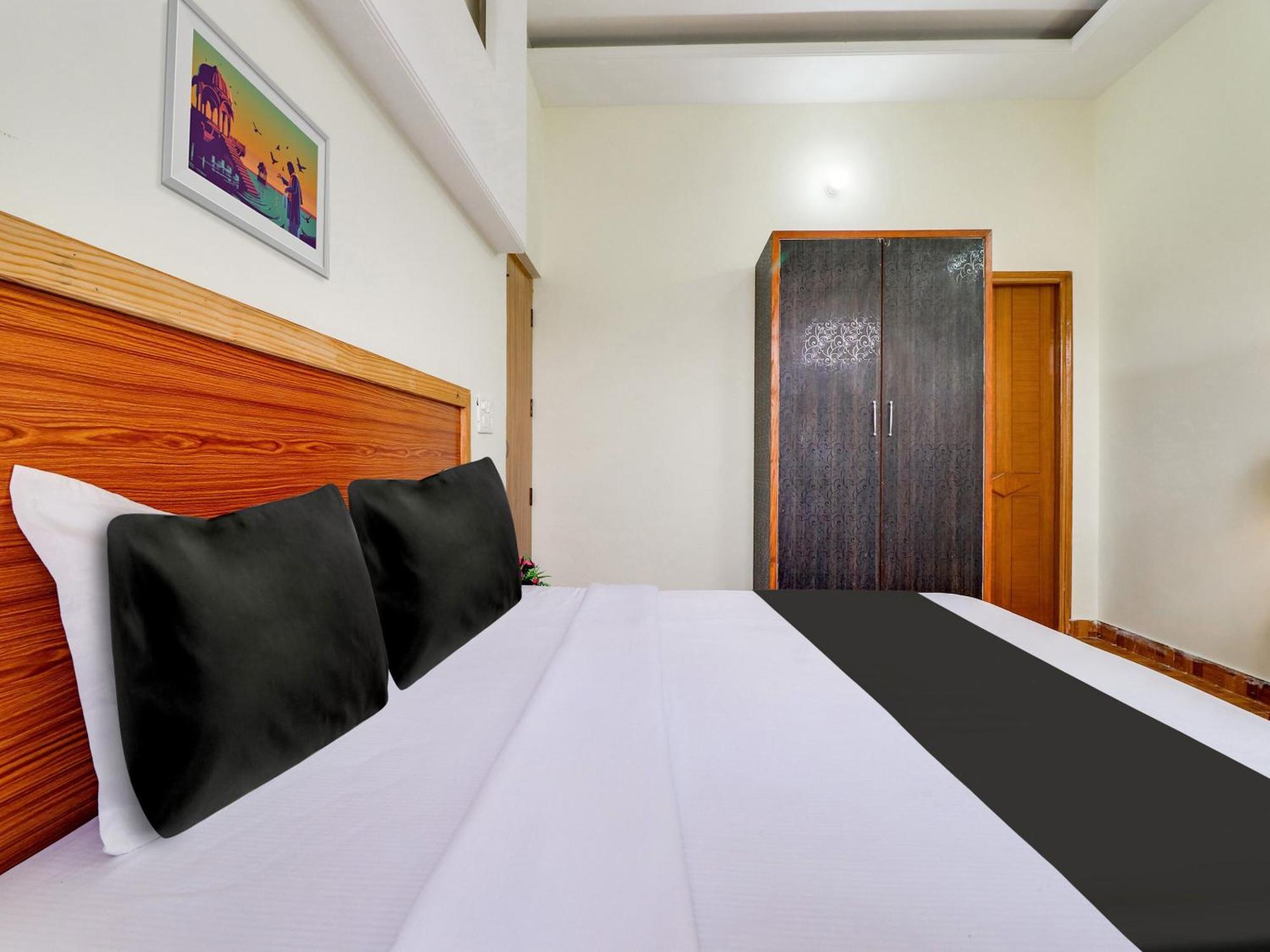 Hotel O Regal Indore Esterno foto
