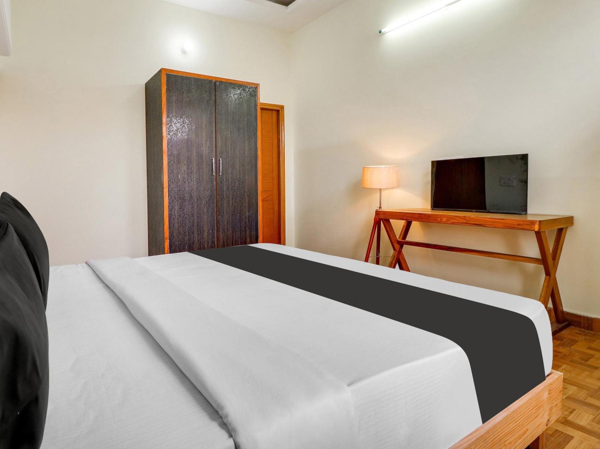 Hotel O Regal Indore Esterno foto