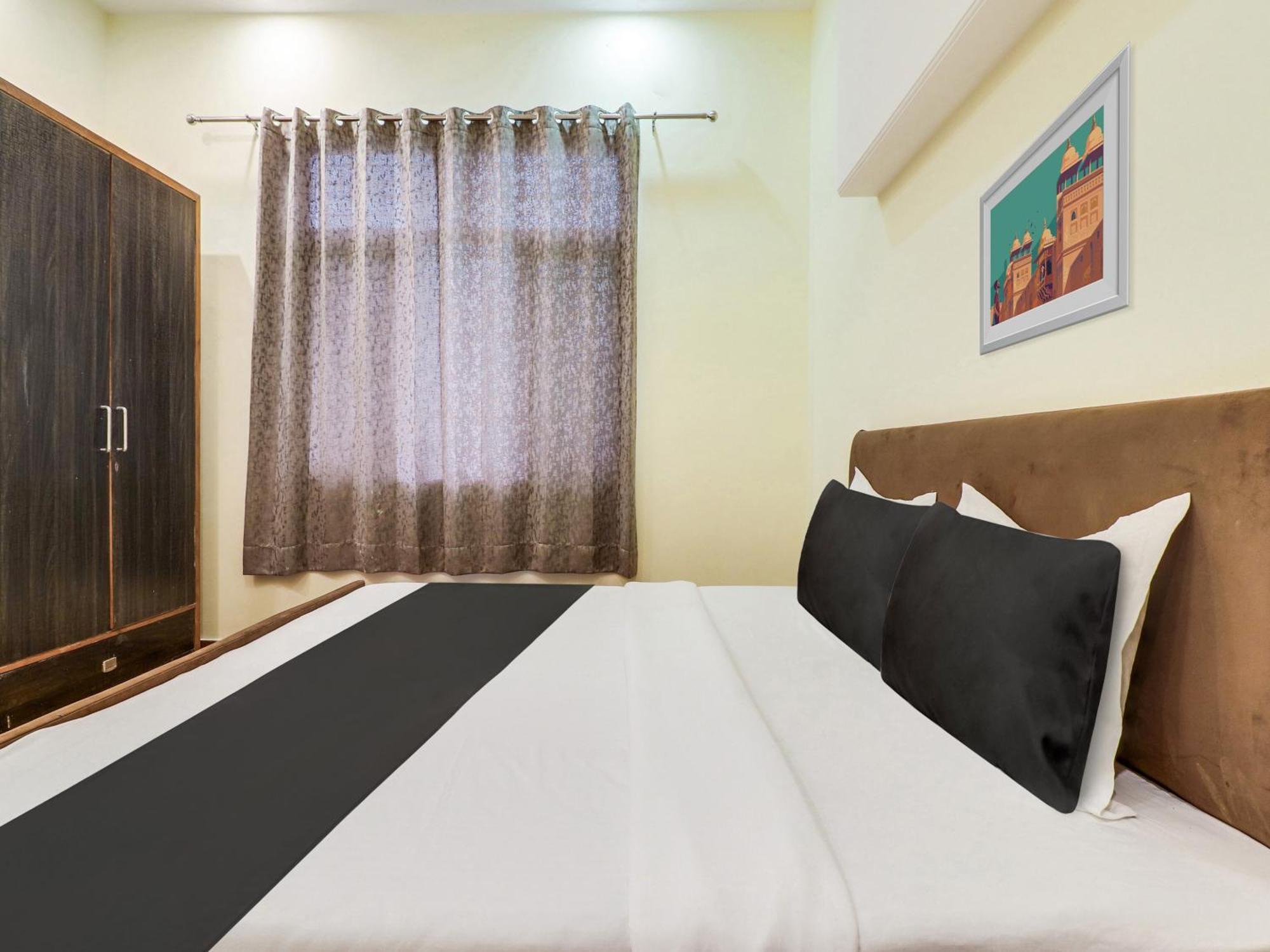 Hotel O Regal Indore Esterno foto